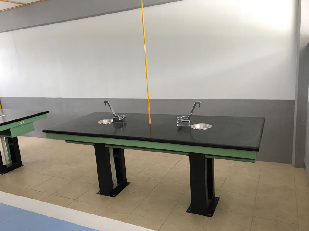 PRODUCTOS: MESAS CENTRALES, MESAS DE LAVADO, MESAS DE DEMOSTRACION, VALVULAS, LLAVES, BANCOS DE LABORATORIO